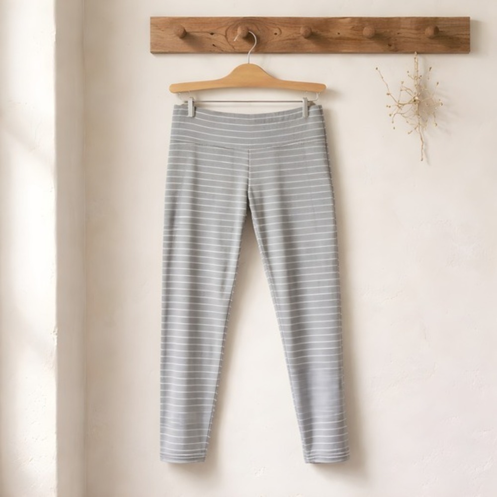 Athleta Striped High Waisted Leggings Womens Medium Grey White Excellent Stretch